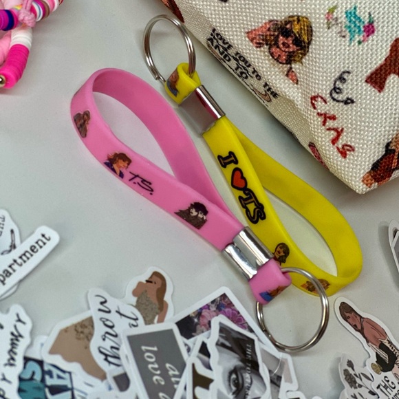 Swiftie Bundle (2) - Picture 2 of 3